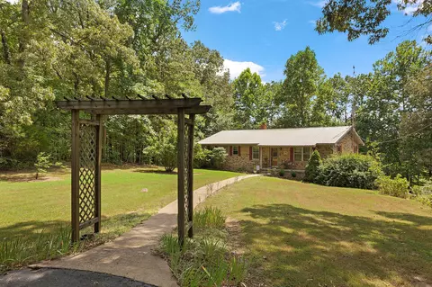 965 Spring Hill Rd, Paris, TN 38242