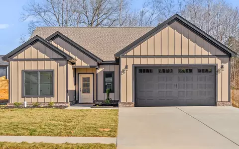 495 Ridge Top Ct, Clarksville, TN 37040