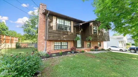 3901 Davis Ford Rd, Maryville, TN 37804