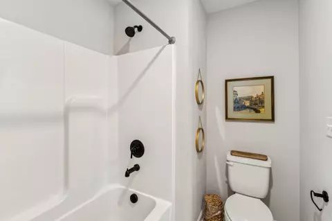 Bath - 3530 Lafave Ln, Murfreesboro, TN 37129 photo 9 of 9