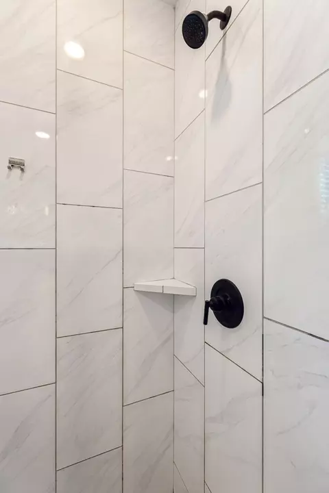 Bath - 3530 Lafave Ln, Murfreesboro, TN 37129 photo 6 of 9