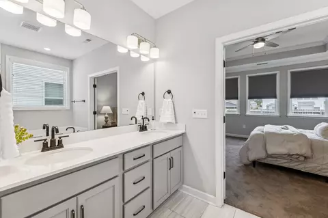 Bath - 3530 Lafave Ln, Murfreesboro, TN 37129 photo 4 of 9