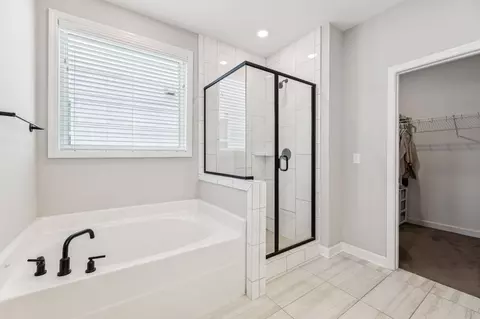 Bath - 3530 Lafave Ln, Murfreesboro, TN 37129 photo 5 of 9