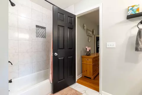 Bath - 1819 Greerson Dr, Murfreesboro, TN 37130 photo 3 of 4