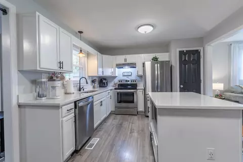 Kitchen - 1819 Greerson Dr, Murfreesboro, TN 37130 photo 4 of 5