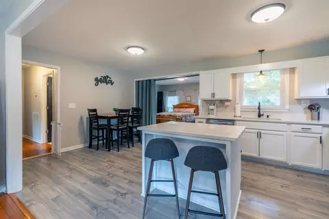 Kitchen - 1819 Greerson Dr, Murfreesboro, TN 37130 photo 2 of 5