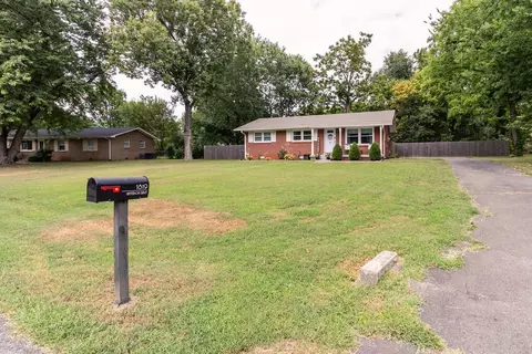 Exterior - 1819 Greerson Dr, Murfreesboro, TN 37130 photo 2 of 16