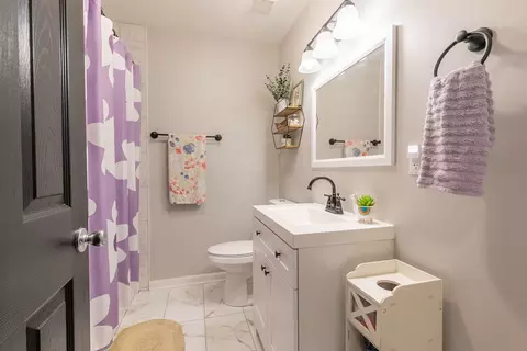 Bath - 1819 Greerson Dr, Murfreesboro, TN 37130 photo 1 of 4