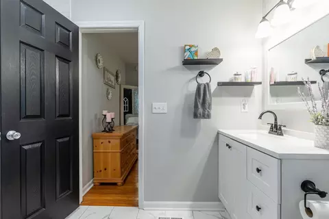 Bath - 1819 Greerson Dr, Murfreesboro, TN 37130 photo 4 of 4