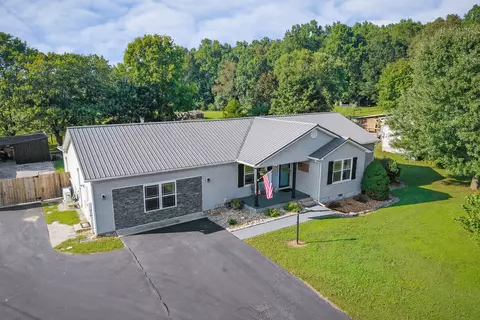 215 Walnut Trce, Sparta, TN 38583