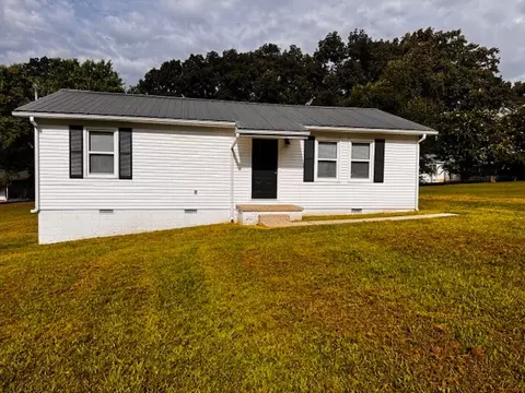 Exterior - 106 Waggoner St, Decherd, TN 37324 photo 2 of 2