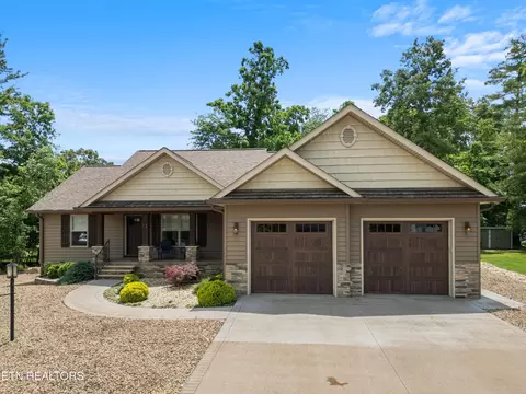 12 Edgemere Ct, Crossville, TN 38558