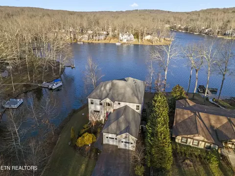 258 Lakewood Dr, Crossville, TN 38558