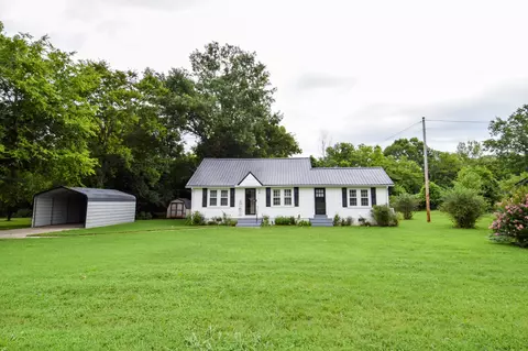 407 Old Hwy25, Castalian Springs, TN 37031