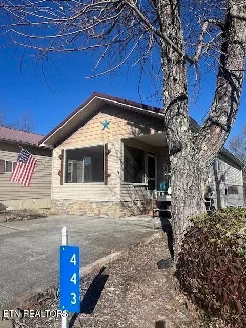 443 Mountain Thrush Dr, Townsend, TN 37882