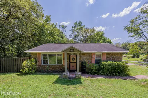 135 S Old Sevierville Pike, Seymour, TN 37865