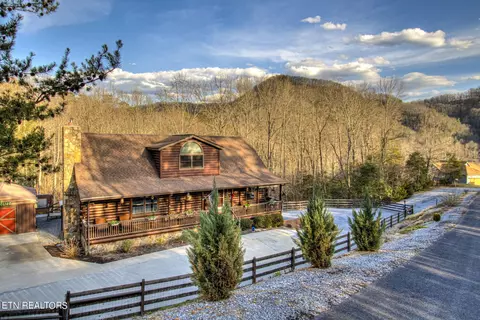 3859 Bear Track Way, Del Rio, TN 37727