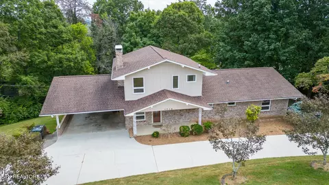 1314 N Briscoe Cir, Knoxville, TN 37912