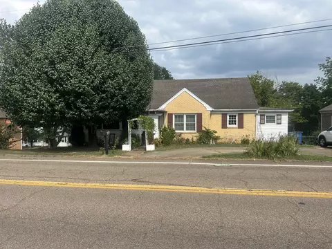 136 N Forrest Ave, Camden, TN 38320