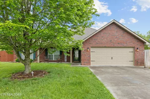 211 Edinburgh Dr, Lenoir City, TN 37771