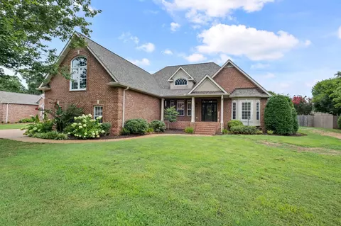 304 Barton Ferry Ct, Lebanon, TN 37087