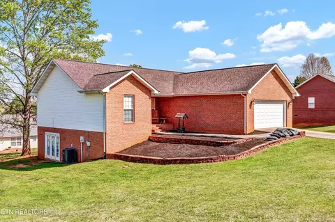 4425 Smedely D Butler Dr, Maryville, TN 37803