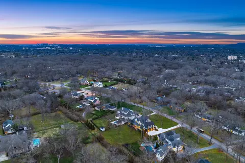 6120 Bresslyn Rd, Nashville, TN 37205