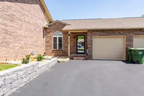 1224 Karina Cir, Maryville, TN 37804