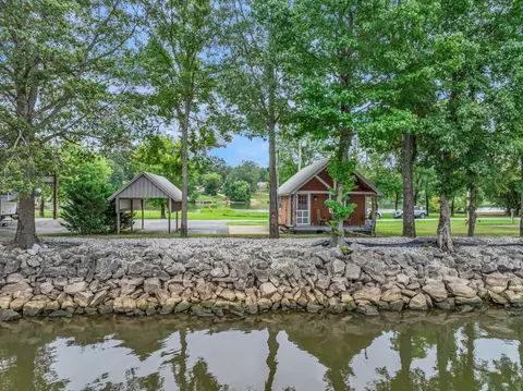 495 Cooper Dr, Lobelville, TN 37097