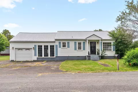 106 Sutton Ave, Waverly, TN 37185
