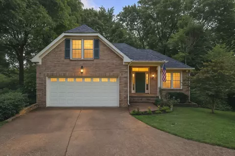 424 Old Oak Way, Hermitage, TN 37076