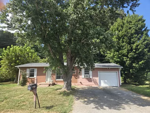 409 E Railroad St, Waverly, TN 37185