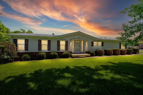 1048 Lauderdale Ln, Bethpage, TN 37022