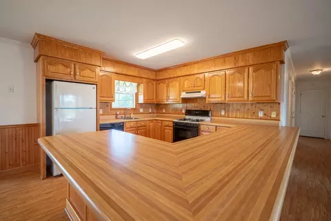 Kitchen - 775 2nd Ave S, Loretto, TN 38469 photo 2 of 2