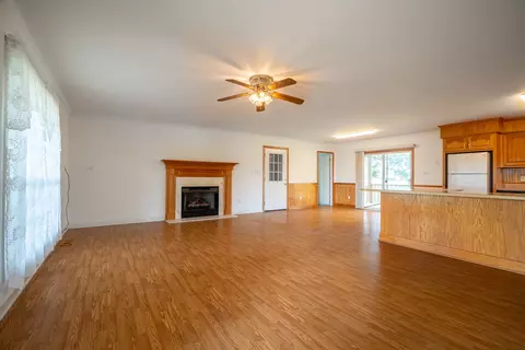 Living - 775 2nd Ave S, Loretto, TN 38469 photo 2 of 3