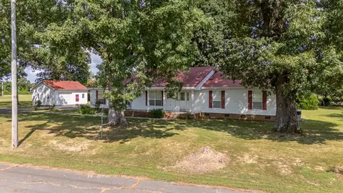 Exterior - 775 2nd Ave S, Loretto, TN 38469 photo 5 of 14