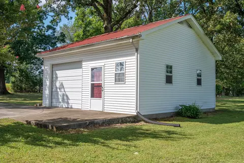 Exterior - 775 2nd Ave S, Loretto, TN 38469 photo 14 of 14