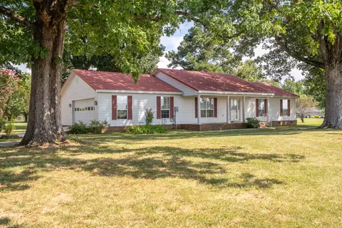 775 2nd Ave S, Loretto, TN 38469