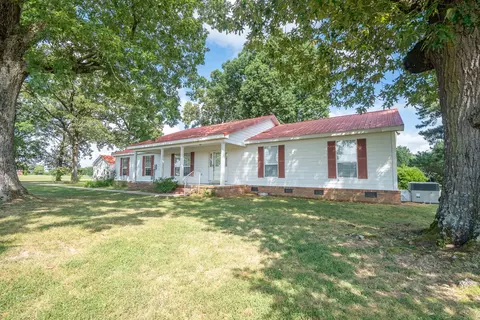 Exterior - 775 2nd Ave S, Loretto, TN 38469 photo 3 of 14