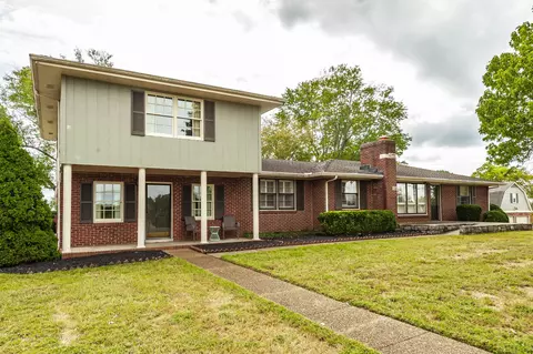 109 Lakeview Dr, Hendersonville, TN 37075