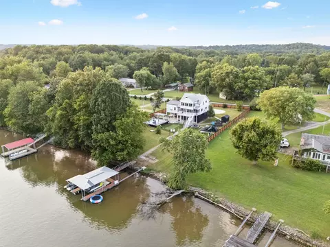 1001 Cumberland Dr, Chapmansboro, TN 37035
