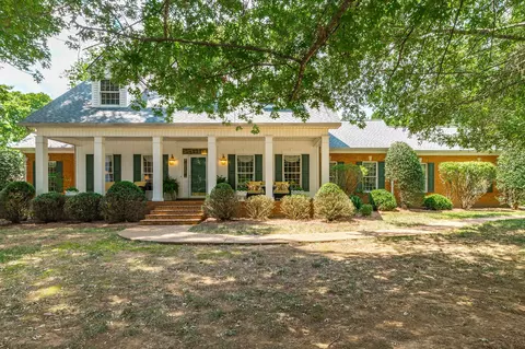 1120 Inneswood Dr, Gallatin, TN 37066