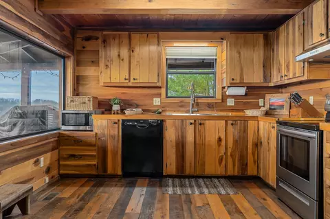 Kitchen - 207 Dillon Rd, Baxter, TN 38544 photo 3 of 3