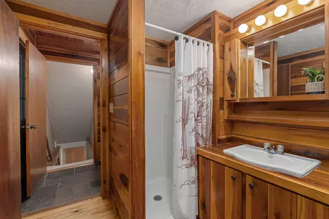 Bath - 207 Dillon Rd, Baxter, TN 38544 photo 1 of 3