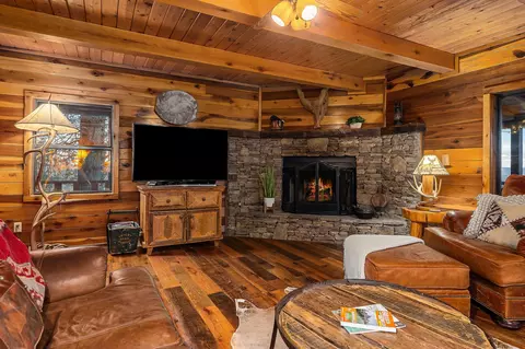 Living - 207 Dillon Rd, Baxter, TN 38544 photo 3 of 3