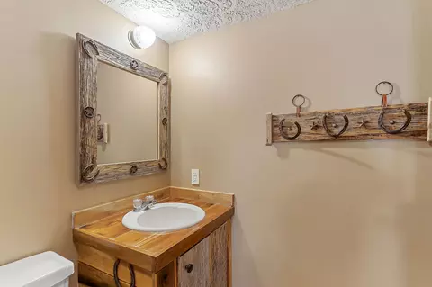 Bath - 207 Dillon Rd, Baxter, TN 38544 photo 3 of 3