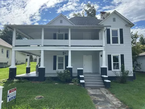 523 Ohio Ave, Etowah, TN 37331