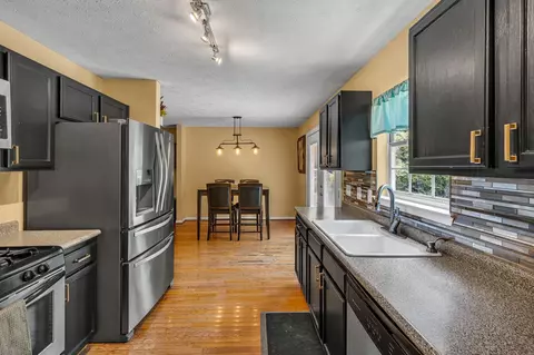 Kitchen - 190 Gaskins Rd, Dickson, TN 37055 photo 4 of 4