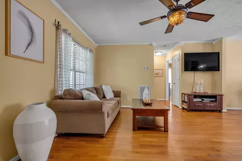 Living - 190 Gaskins Rd, Dickson, TN 37055 photo 1 of 1