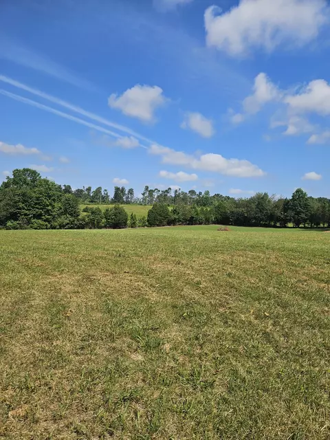 425 Nubia Rd, Westmoreland, TN 37186